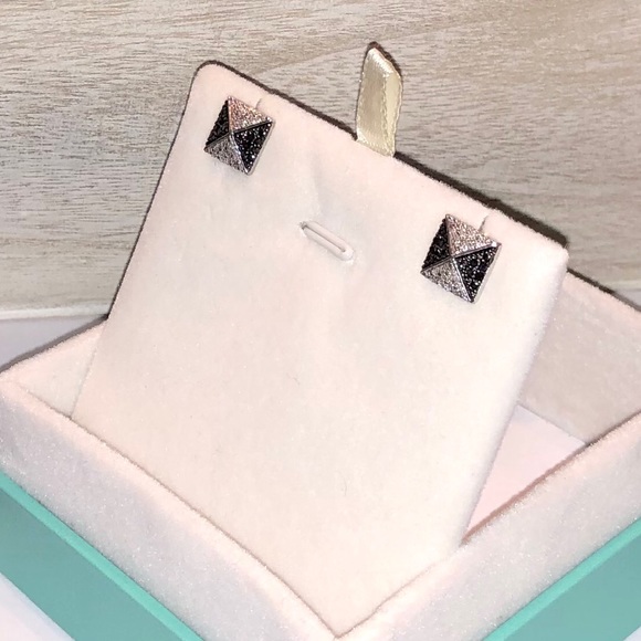 NEW .52ctw Black/White Natural Diamond Earrings - Picture 12 of 16